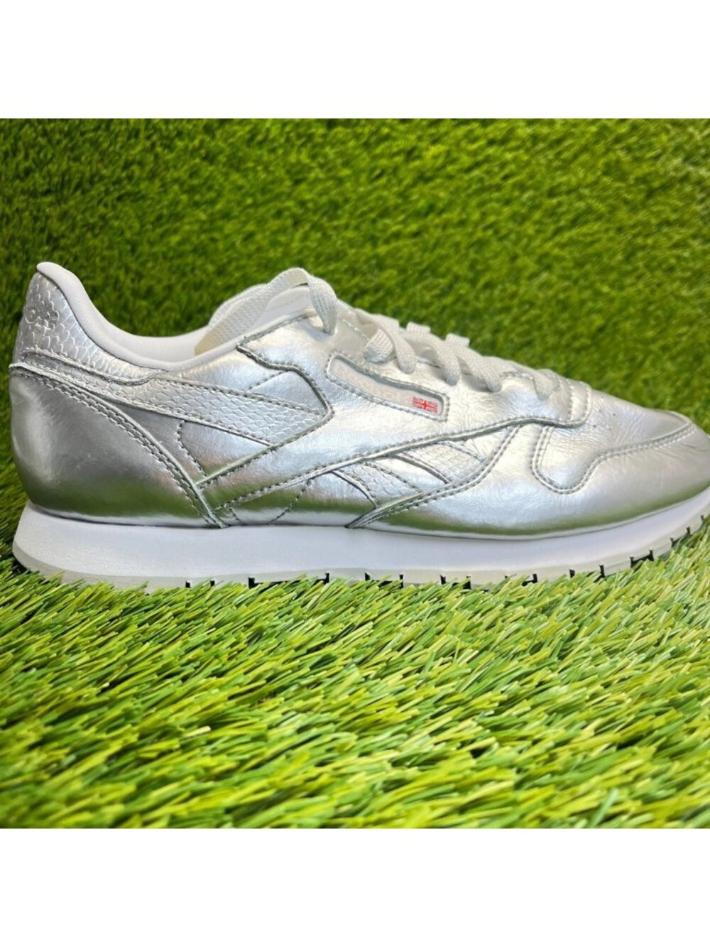 Reebok Classic Leather Boys Size‎ 7Y Metallic Silver Athletic Shoes Sneakers